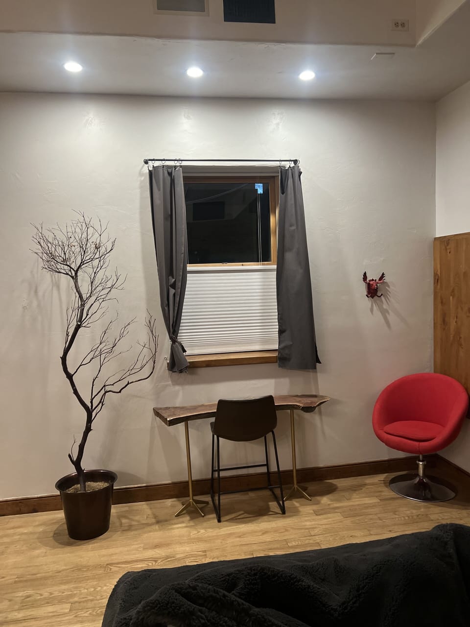 Desk area for guests that work remotely