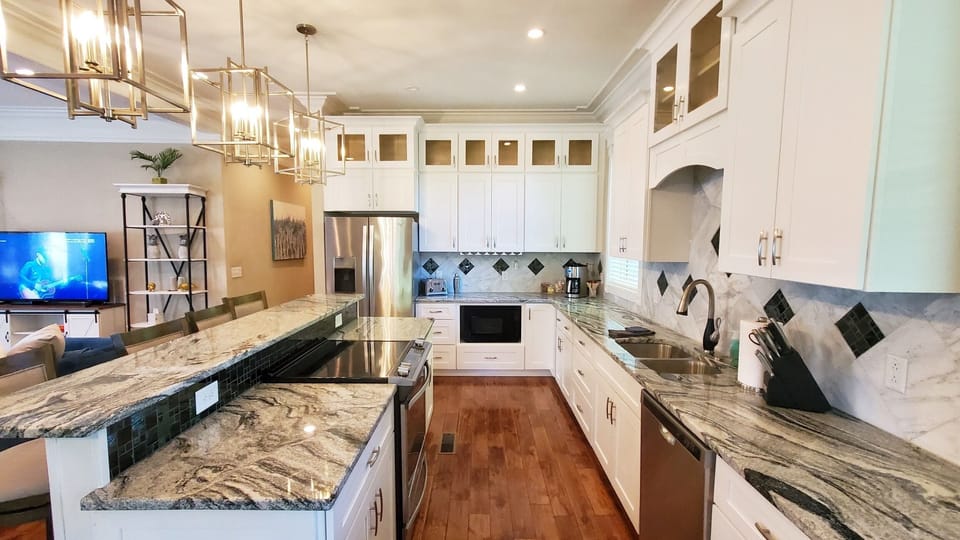 Large Fully Stocked Kitchen