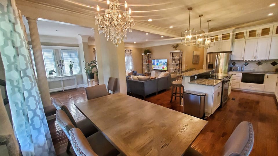 Plenty of Room for Dining