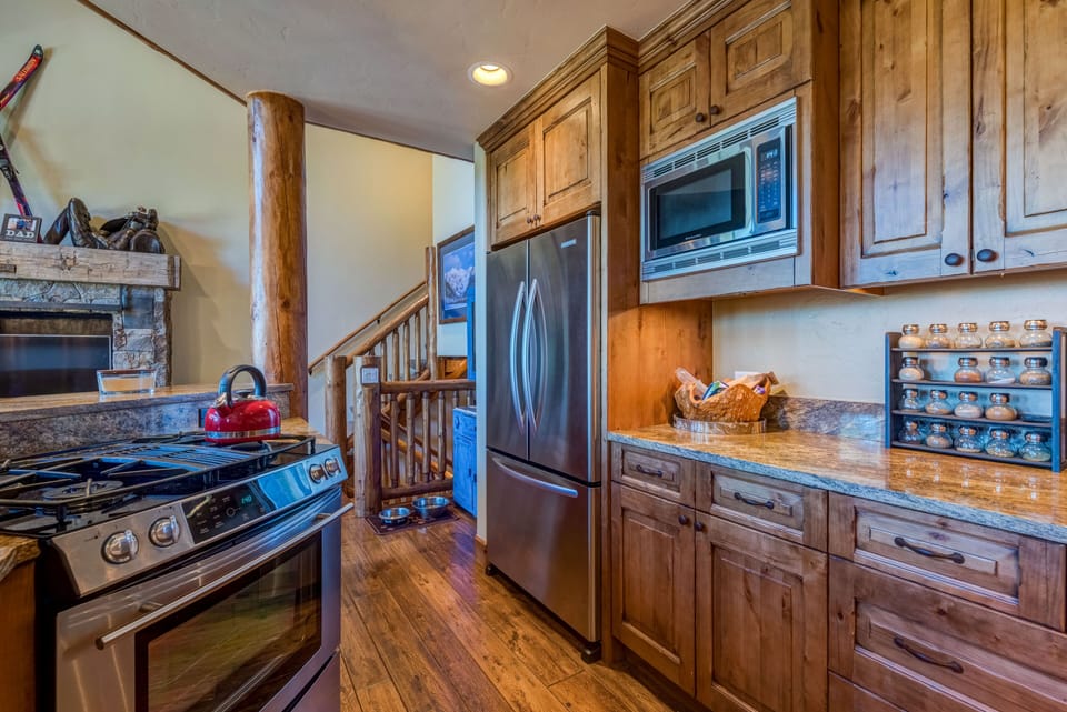 beautiful kitchen with everything you need