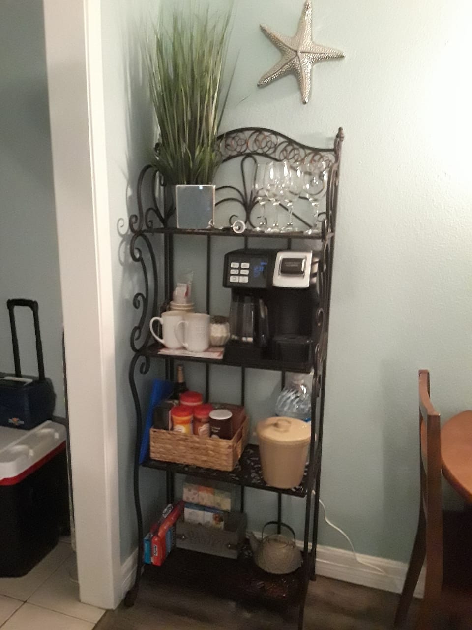 Combo coffee pot and Keurig 