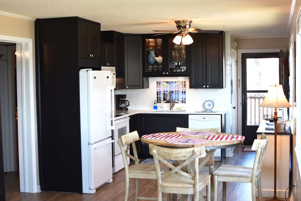 Awesome fully stocked kitchen. 