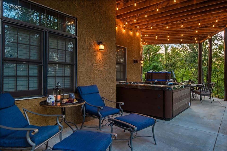 Grand Mountain Getaway Hot Tub