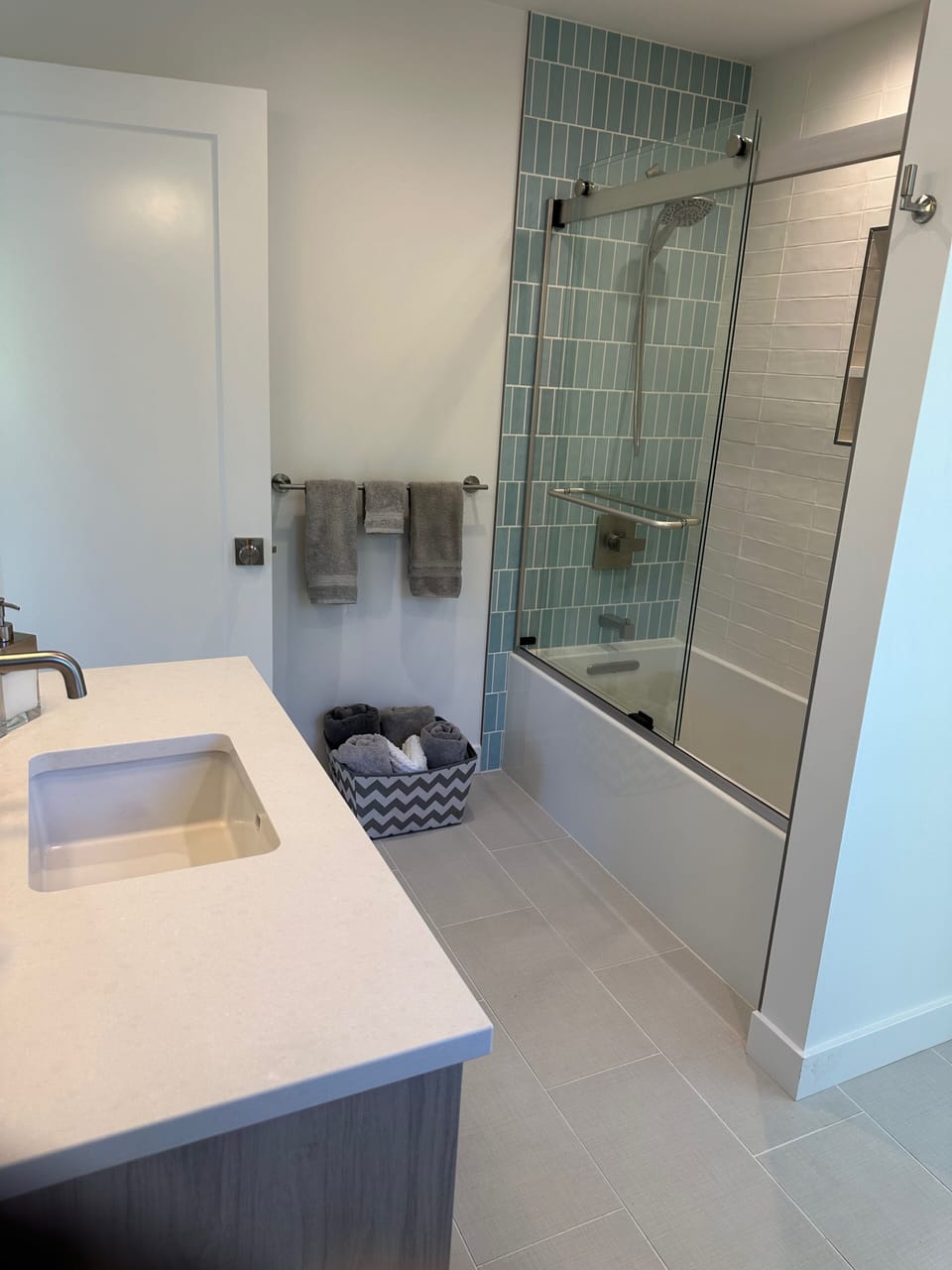 Tub/shower combo with doors to king sleeper room/office & 2 queen bedroom