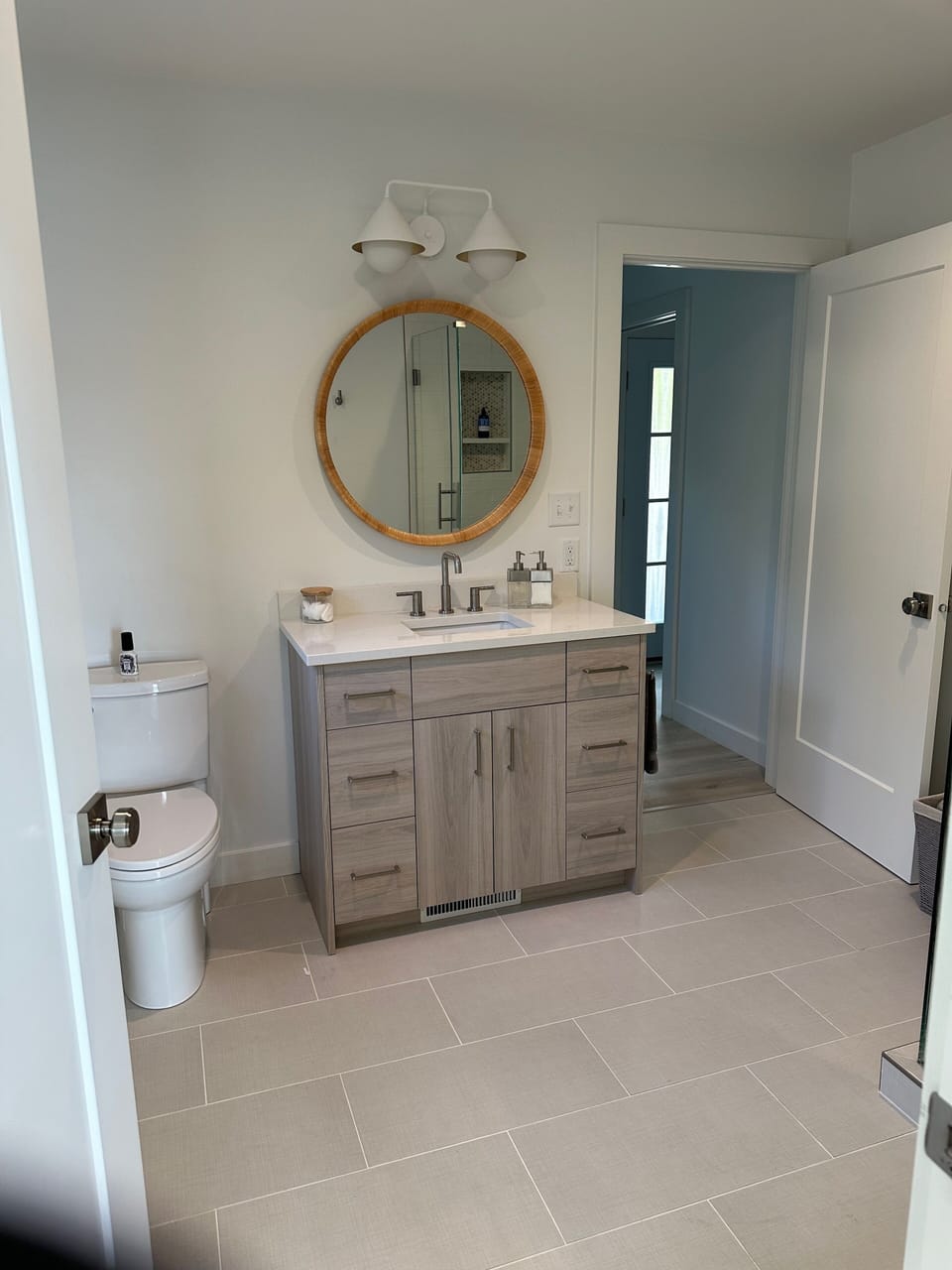 Bathroom w/ shower and in between mudroom/laundry & main king bedroom
