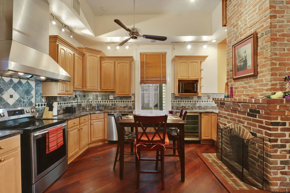 Full Gourmet Kitchen 