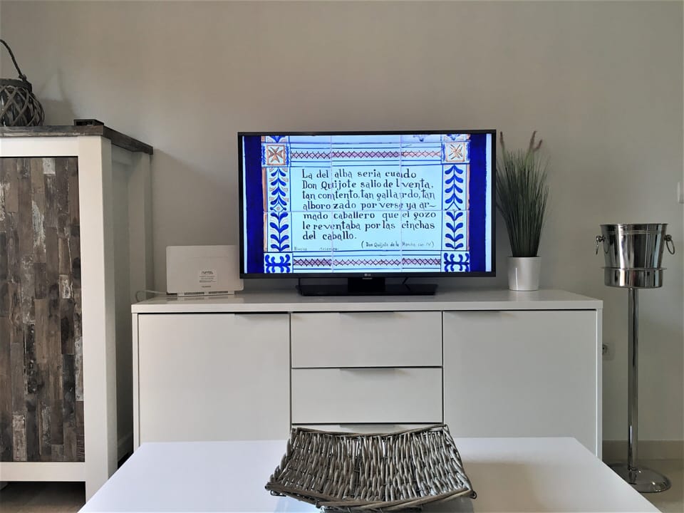 Complimentary high speed fibre optic Wifi and 195 international TV channels