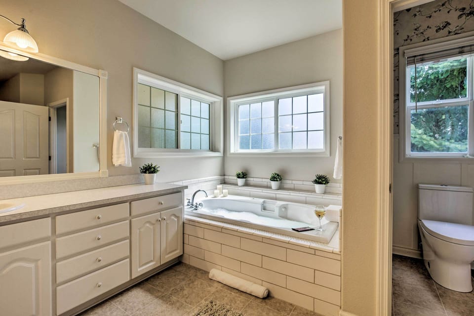 En-Suite Bathroom | Jetted Tub