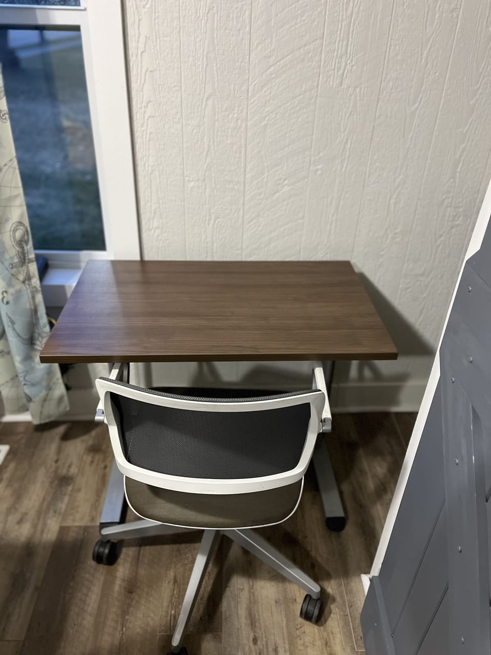 Desk to work from home on your vacation