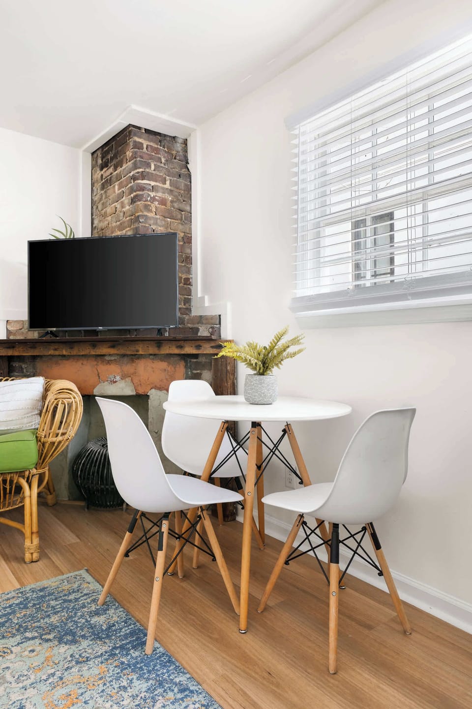 Dining and seating for three! 