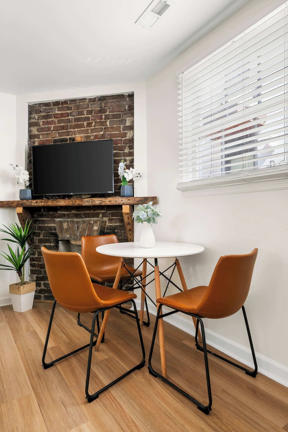 Dining and seating for three! 