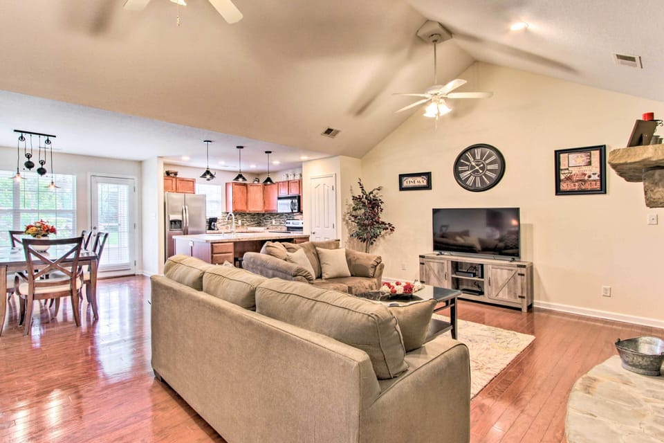 Living Room | Flat-Screen Smart TV