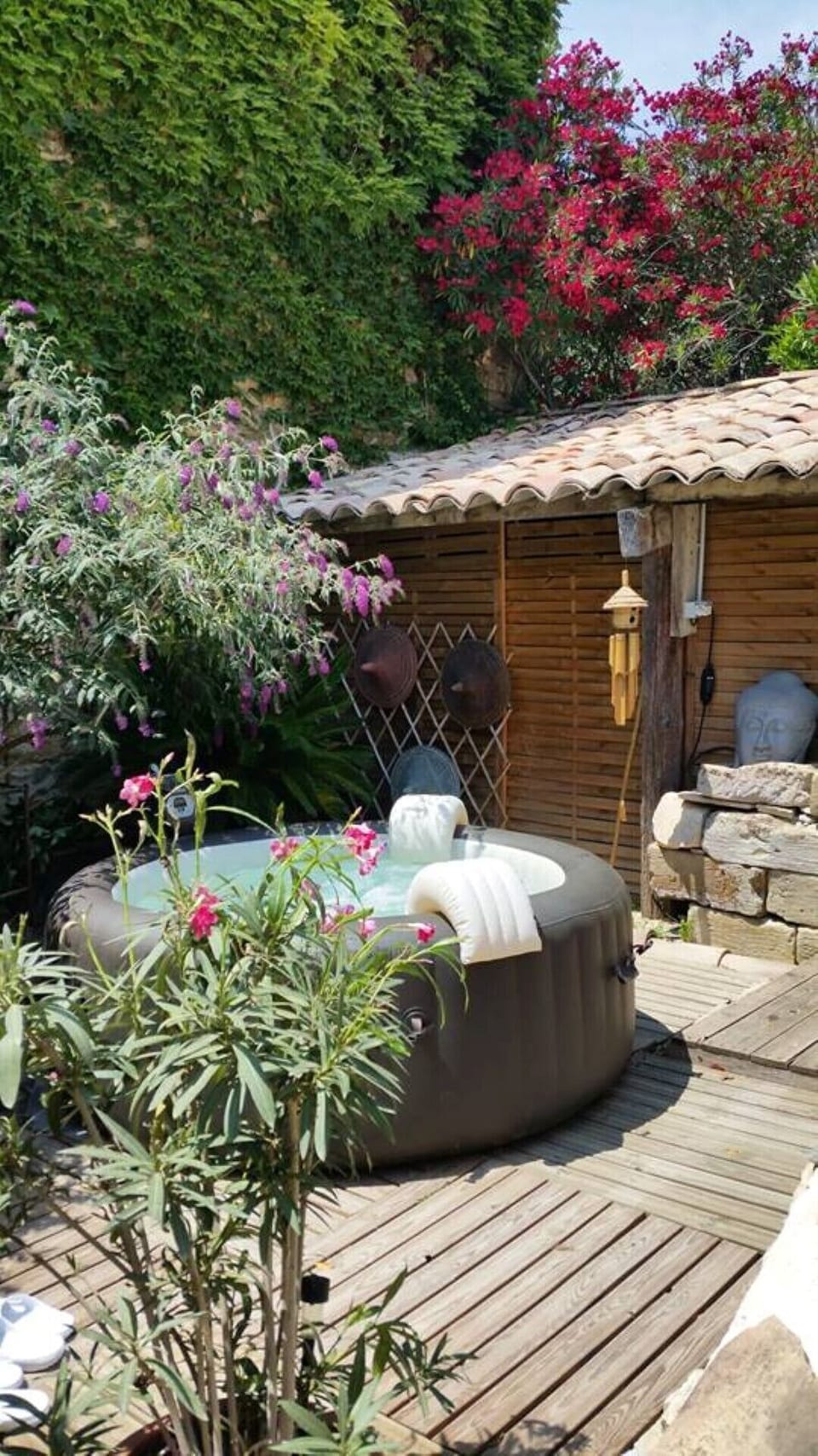 Outdoor spa tub
