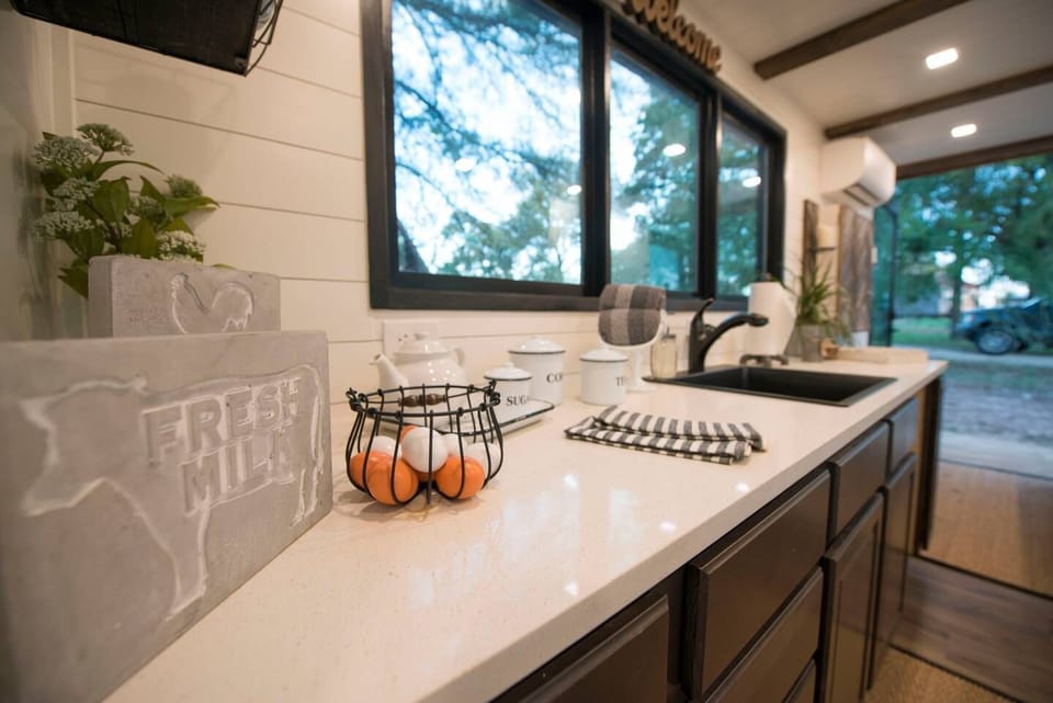 Plenty of kitchen space.