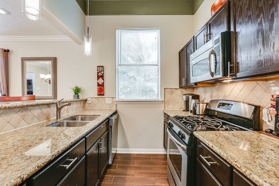 Full Kitchen 