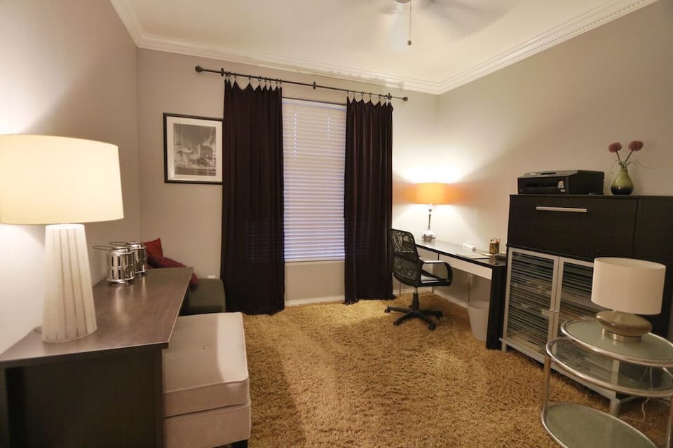 3rd office / has sleepercouch 