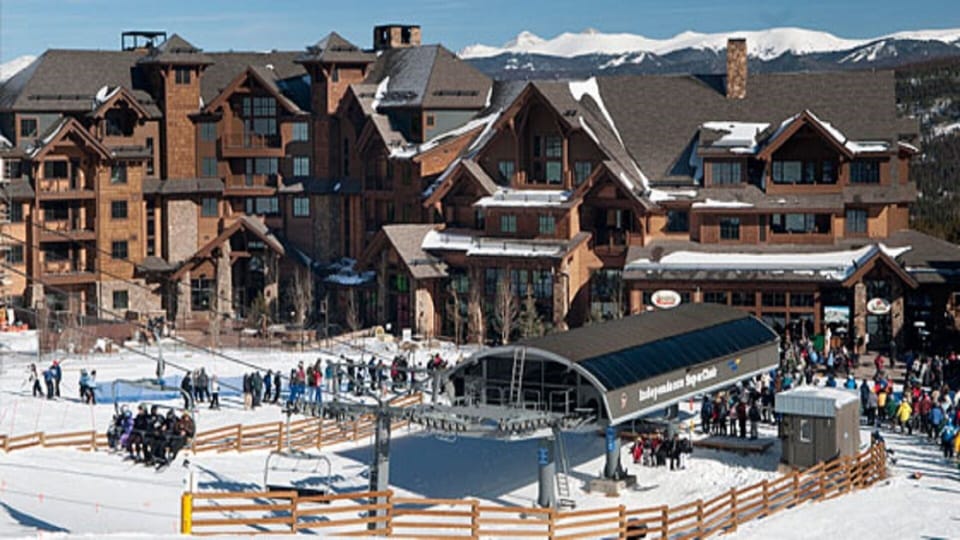 Independence Superchair with Grand Lodge behind it.