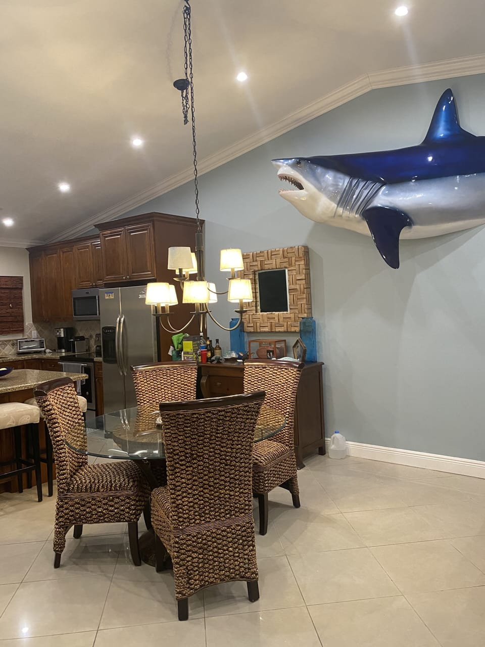 Cozy dining room to enjoy your fresh catch!