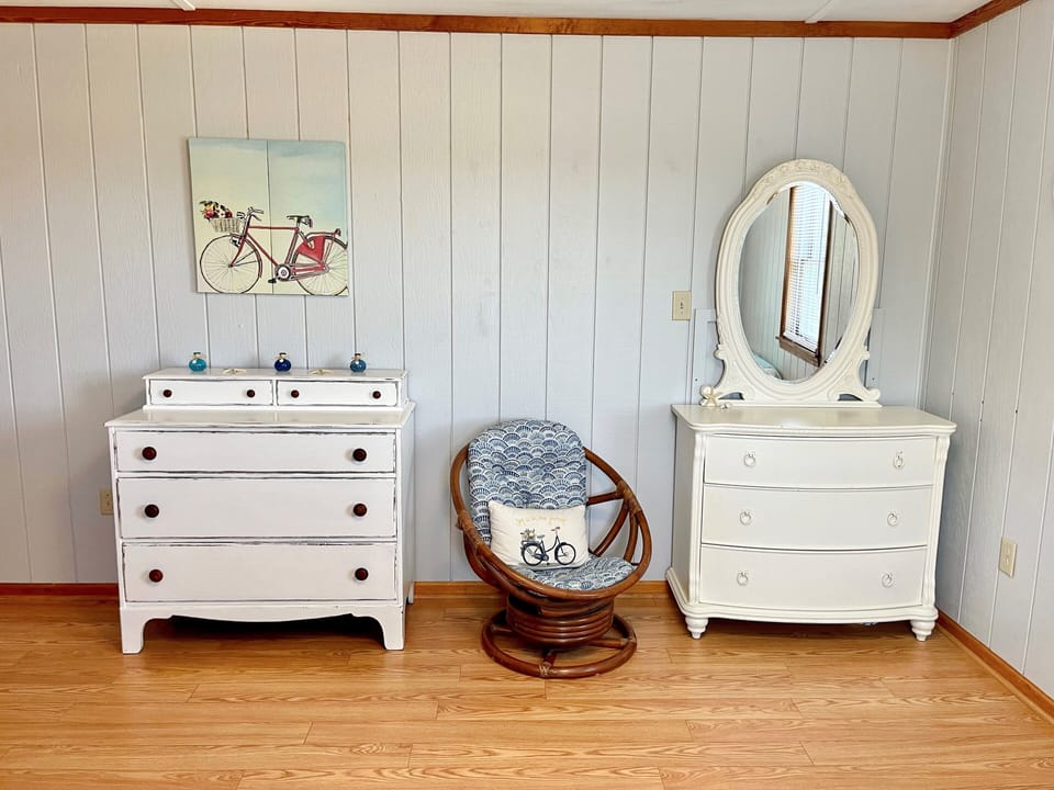Two Twin Beds (alternate view)