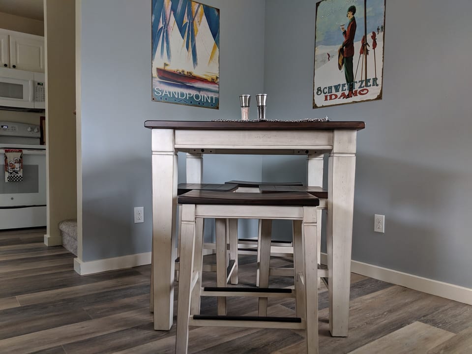 dining area off of kitchen