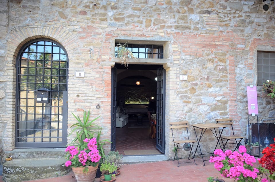 Entrance, with seating area