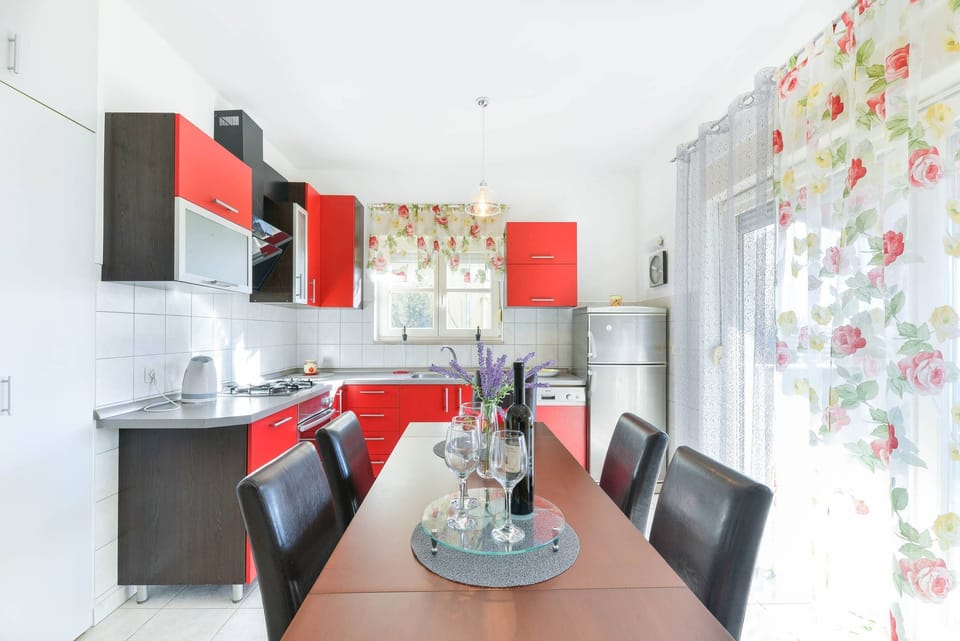 Kitchen 1 / Küche 1