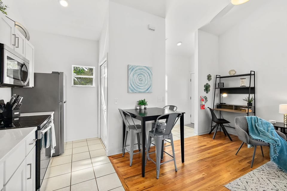 Dining area with seating for 3.