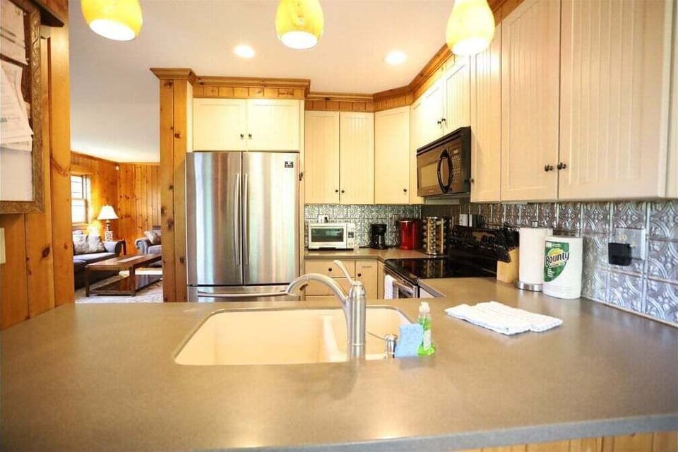 Fully Equipped Kitchen in White Mountain Private Vacation Home