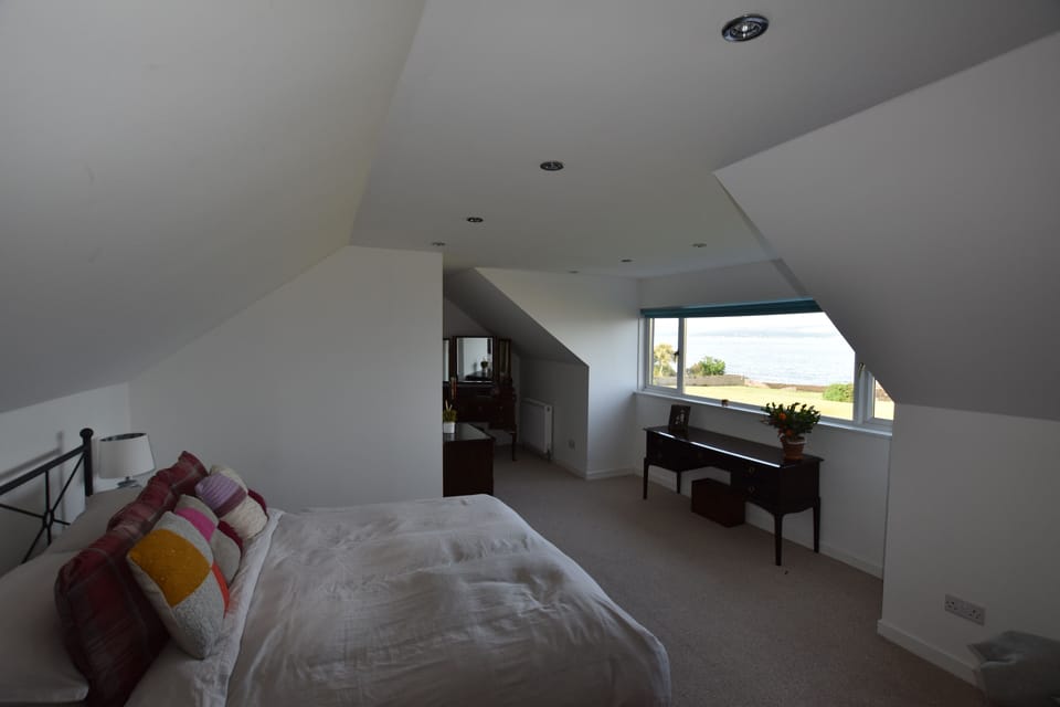 Bed 1 King size bed and en suite