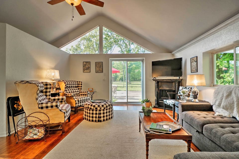 Ottawa Lake Rental | 2BR | 2.5BA | 1,200 Sq Ft | Steps Required