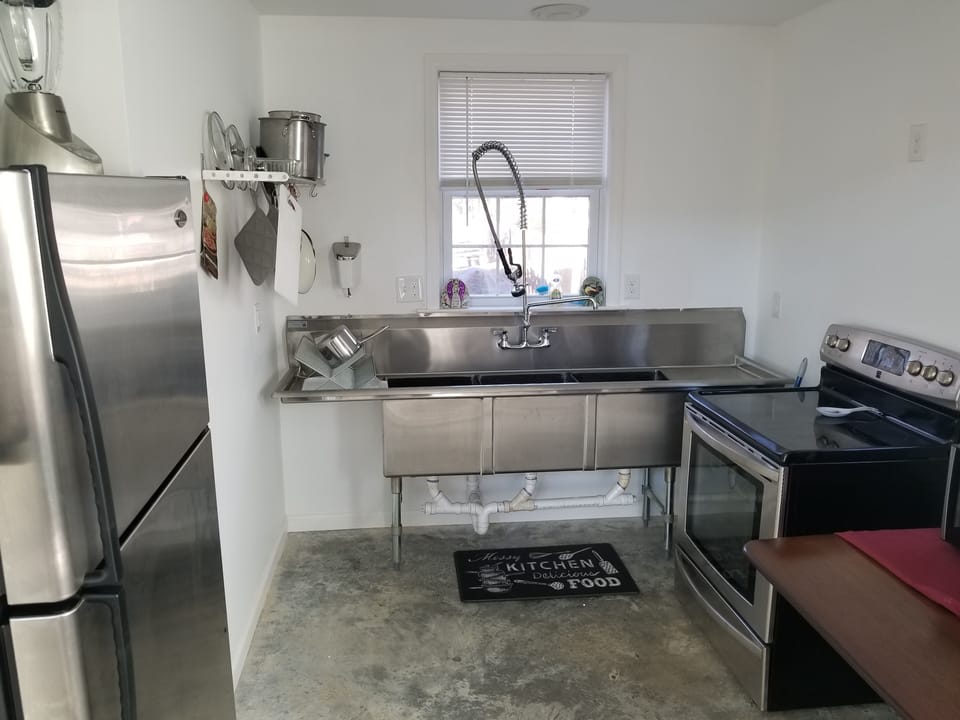 full kitchen 