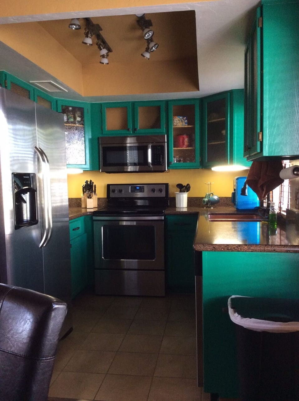 Dishwasher, refrigerator with water and ice dispenser. 