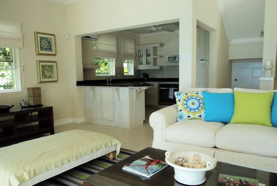Living room & kitchen 