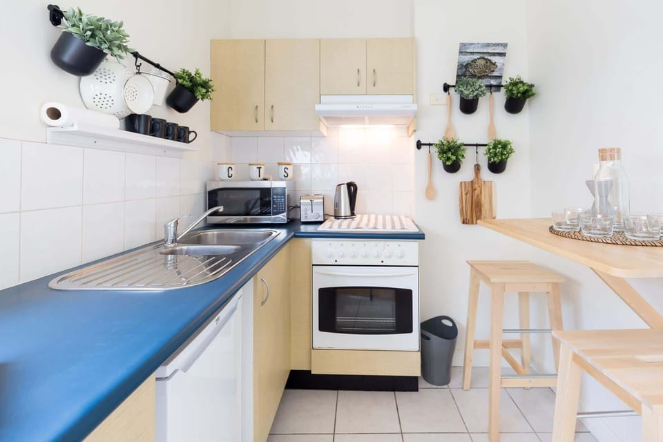 Small kitchen, provides all  you need