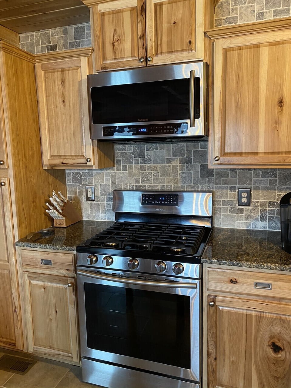 Stainless appliances and granite countertops