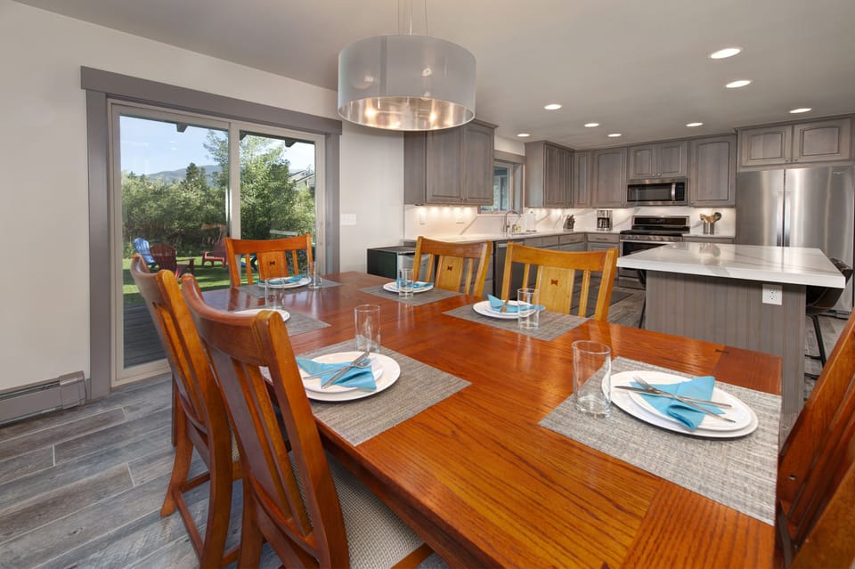 Seating for 6 or more at the dining room table.