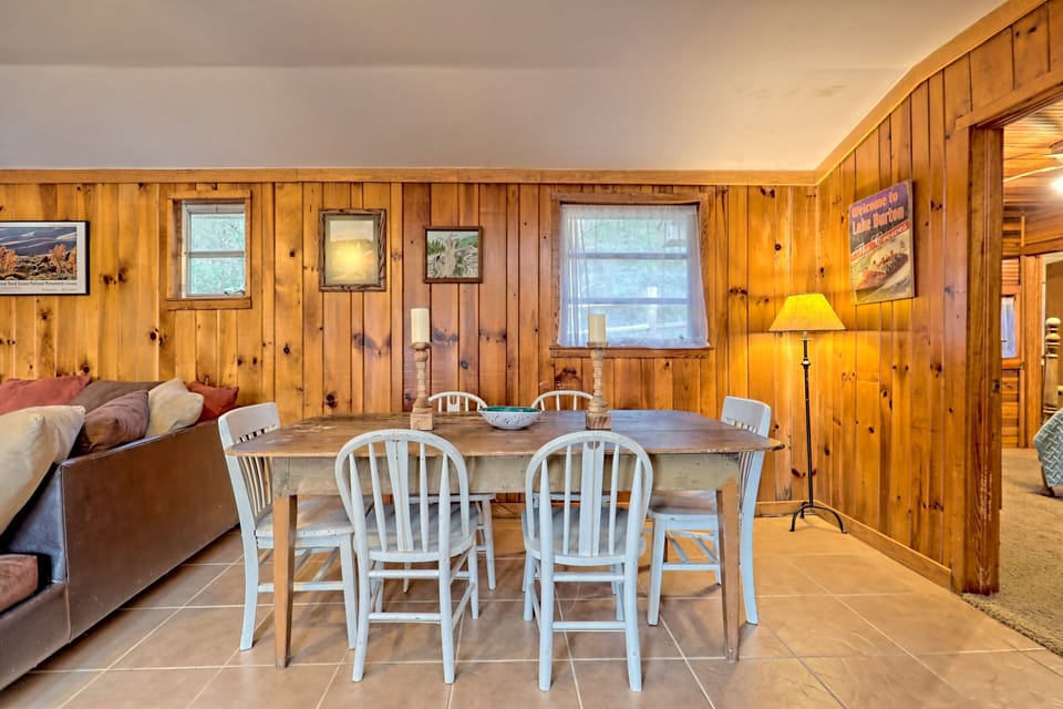 table with seating for at least 6 in living room