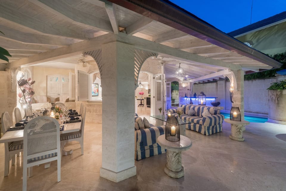 Harmony House - A covered patio area with a built-in bar, plunge pool and alfresco dining