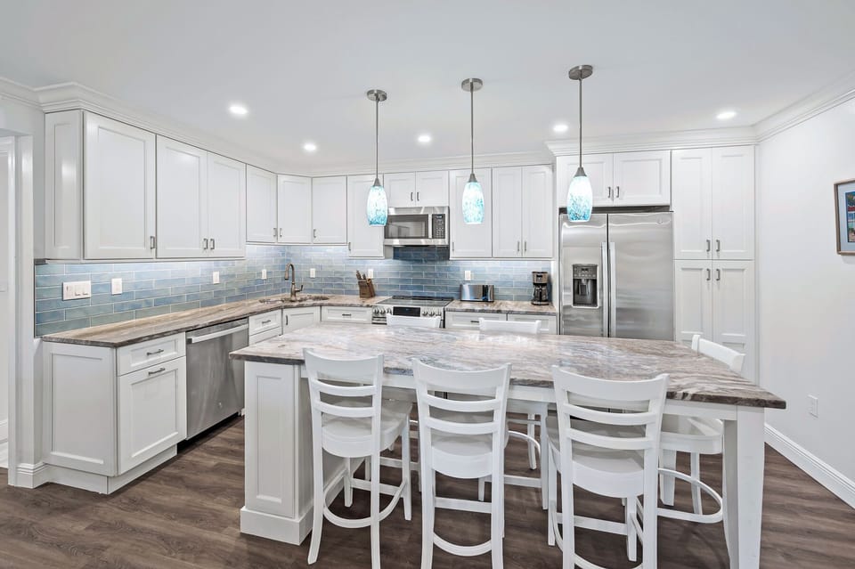 Dining & Kitchen