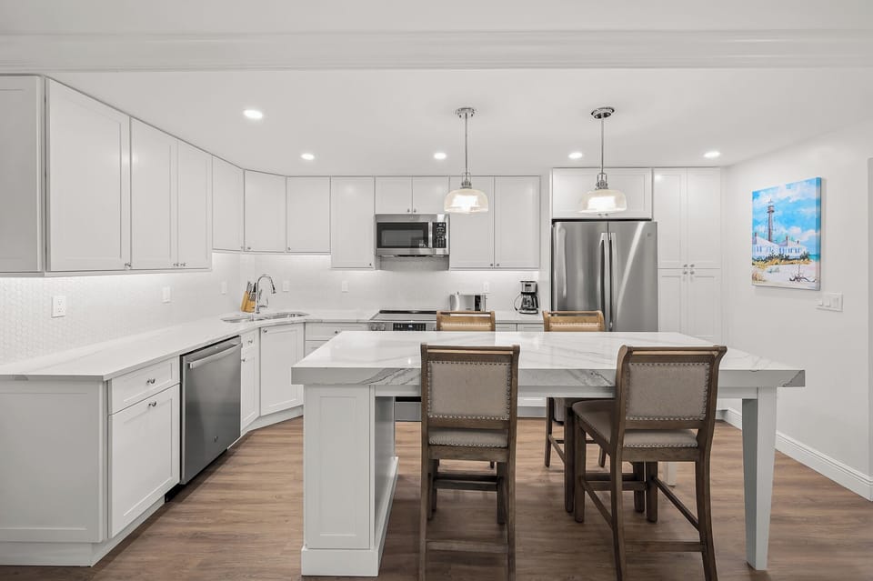 Dining & Kitchen