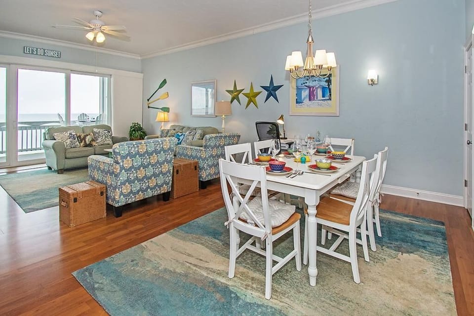 Living Dining Area