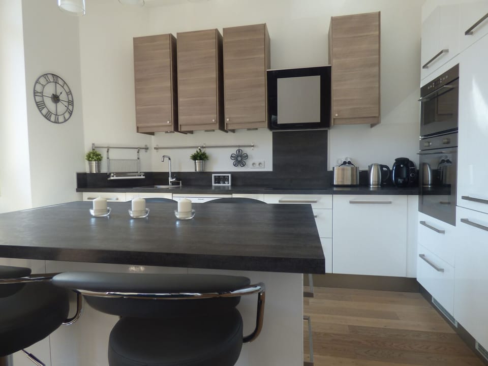 happy-days-kitchen-2