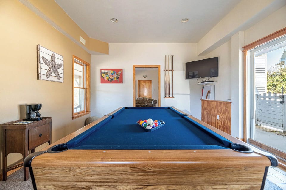 Rec Room with Pool Table