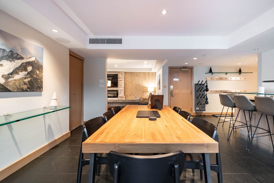 Dining area: Seats eight people