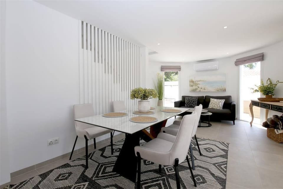 Modern dining area for four guests 