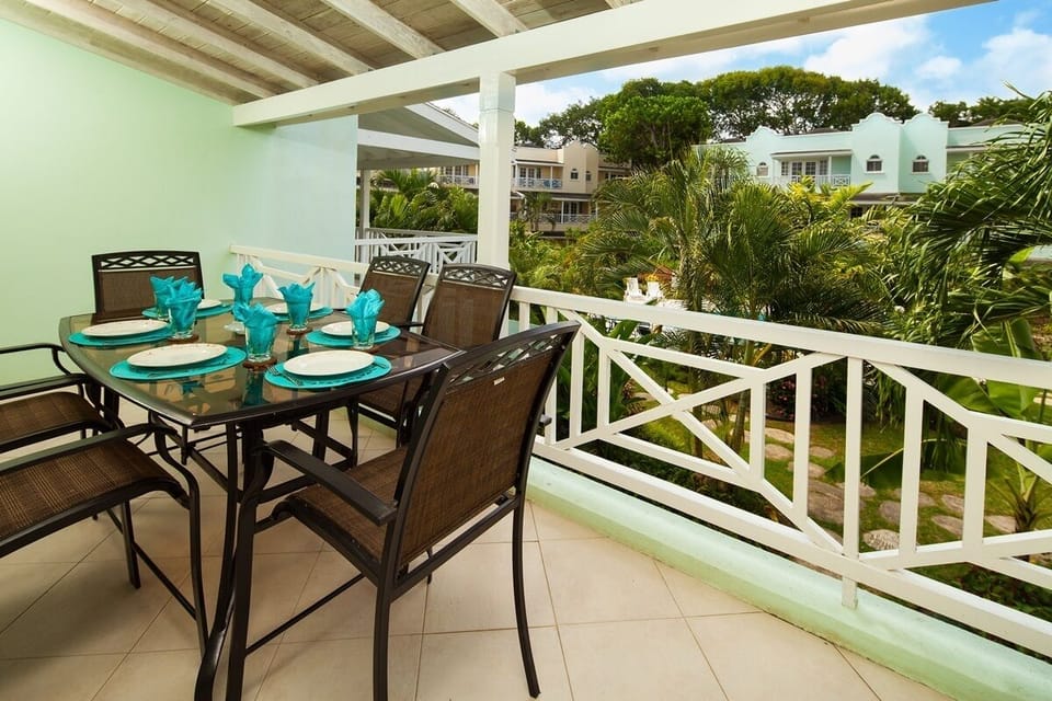 Dine al fresco with views of the tropical garden beyond