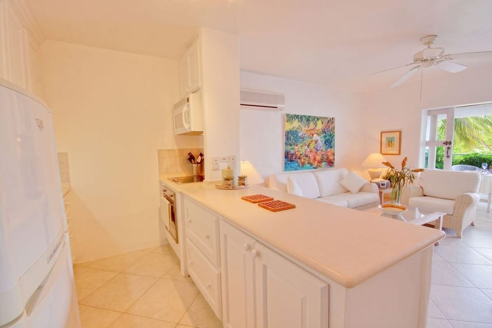 Glitter Bay Estate 412 - Kitchen Area