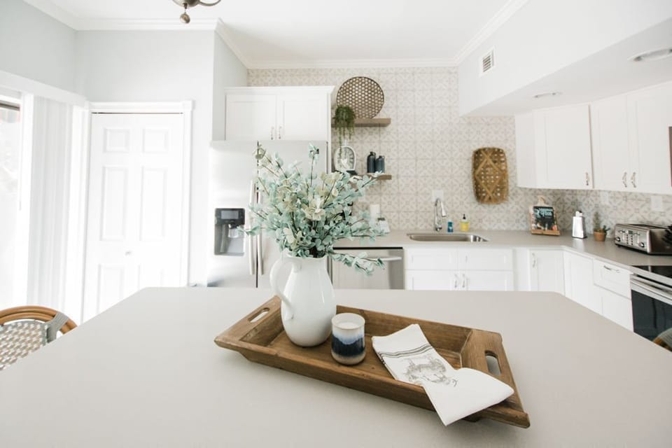 Minimal yet chic decor has been tastefully chosen for the kitchen.