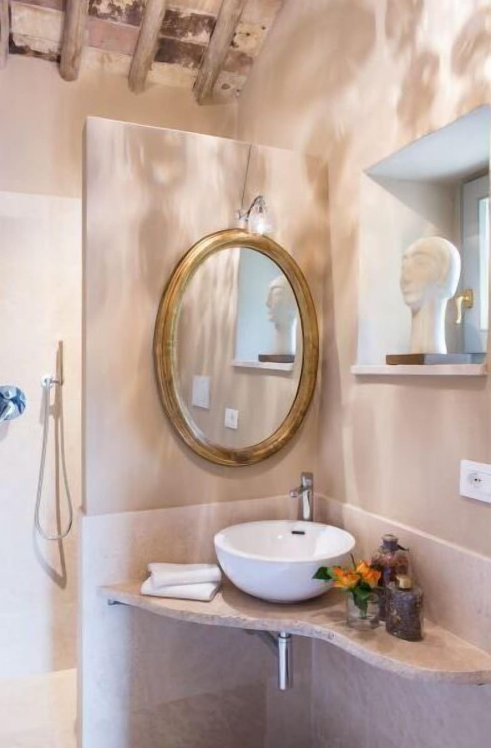 En-suite bathroom 1
