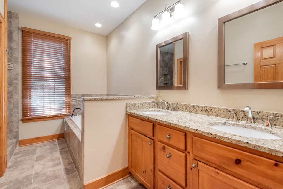 Bathroom 1 (primary)